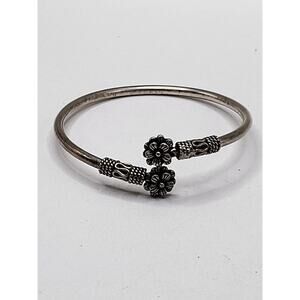 Vintage silver tone floral open cuff bangle ornate flower end bracelet